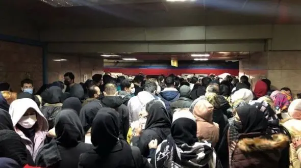 بخشش واگن مترو تهران به قم قانونی نیست/ مردم تهران در کمبود واگن،  روزانه له می شوند