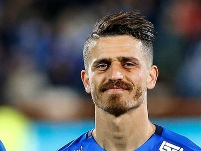 نگاهی به چیدمان شاهانه و لوکس منزل ووریا غفوری / از لوستر برنجی و فرش اصیل ایرانی تا مبلمان مدرن و ویوی ابدی