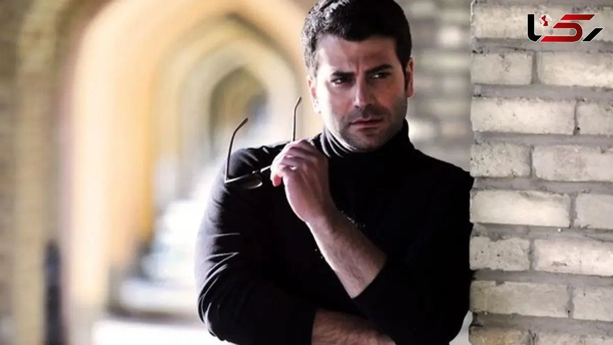 فیلم/  خوانندگی روزبه حصاری با آهنگ نوستالژی ای قشنگ‌تر از پریا تنها تو کوچه نریا ...../ به بچه مهندس سینما ایرانی نمی خورد با تیپ دهه شصت از خواننده قدیمی بخونه...