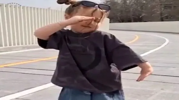 آواز شاد؛ یه دختر بچه با تیپ هیپ هاپی ببین چه طوفانی کرده با ادا و اطواراش و دل میبره