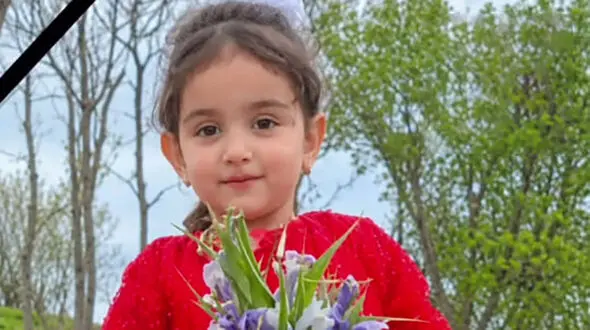 مرگ تلخ دختر ۴ ساله کرد از گرما و نبودن اکسیژن در ماشین / پدرو مادرش فراموش کردند دخترک زیبا را در ماشین جاگذاشته اند + عکس