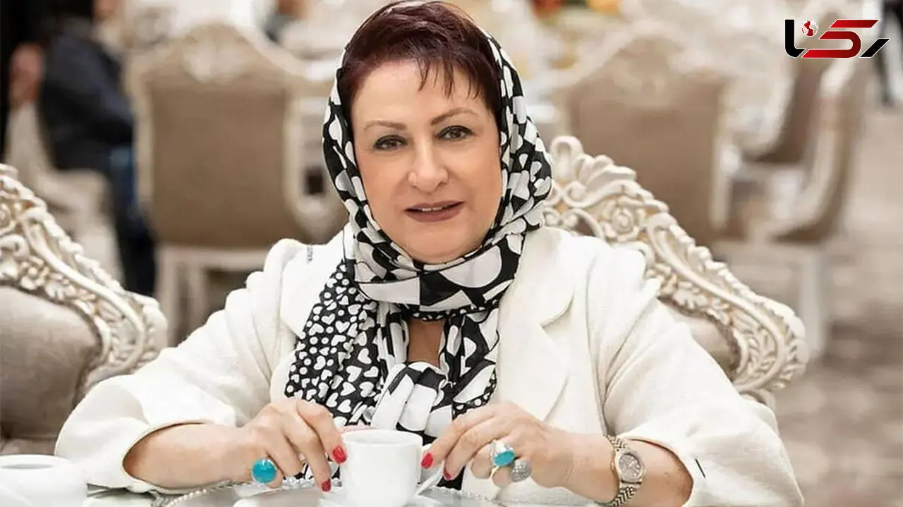 فیلم/نگاهی به چیدمان منزل شاهانه و سنتی «مریم امیرجلالی» بازیگر شام ایرانی / از صندلی راک و مبلمان کلاسیک تا فرش خوش‌ آب و رنگ و تابلوهای هنری و پرده‌های حریر