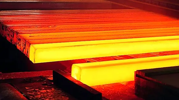 تقابل آب و آتش در کارخانه صنعتی + فیلم