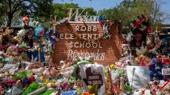 شهردار دستور تخریب مدرسه آمریکایی را داد / 21 دانش آموز در این مدرسه کشته شدند + عکس