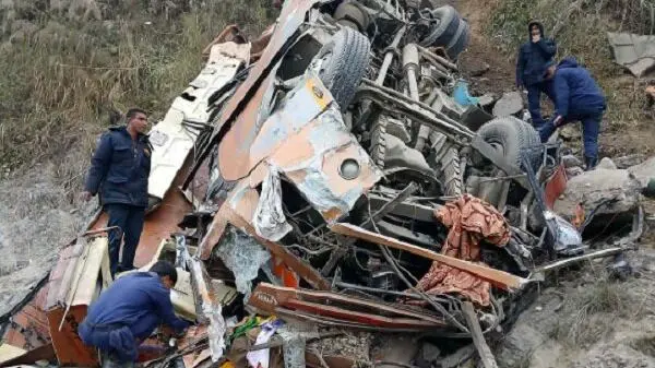 ۱۹ کشته در سقوط اتوبوس به دره در نپال