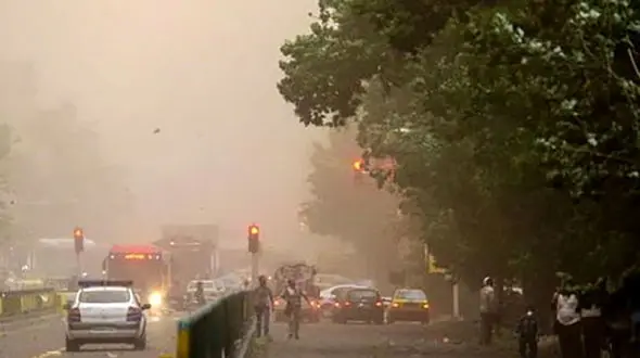 وزش باد در تهران/ رگبار باران در ارتفاعات