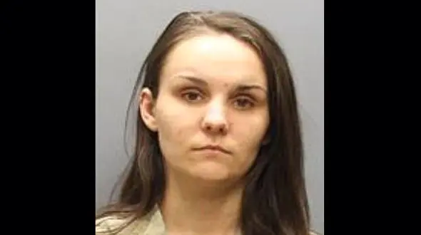 جرمی که این زن جوان انجام داد او را به دردسر انداخت+ عکس