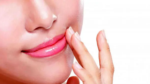 ترفندی برای زیبایی لب ها