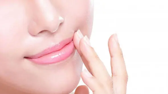 ترفندی برای زیبایی لب ها