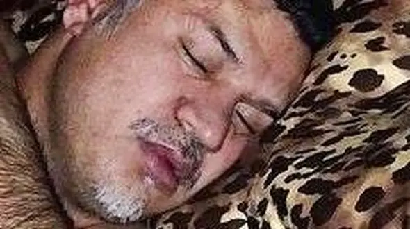 شوخی با خوابیدن علی دایی در مراسم قرعه کشی جام جهانی/ بنده خدا رو دو دقیقه وِل نمیکنن به حال خودش