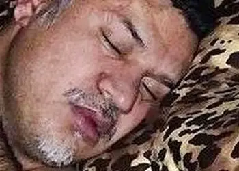 شوخی با خوابیدن علی دایی در مراسم قرعه کشی جام جهانی/ بنده خدا رو دو دقیقه وِل نمیکنن به حال خودش