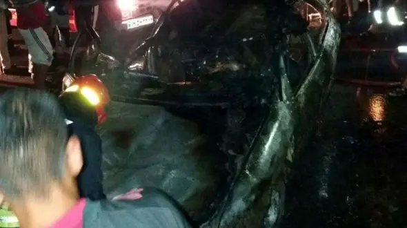 3 نفر در میان شعله های آتش زانتیا در جاده اهواز زنده زنده سوختند +عکس 