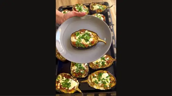 بادمجون شکم پر به روش ترکی + فیلم