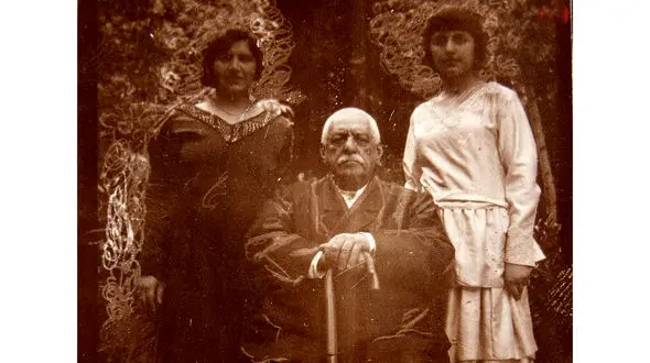 (تصاویر) شاهزادۀ «هزاردستان»؛ مردی که رضاخان نگهبان درِ خانه‌اش بود