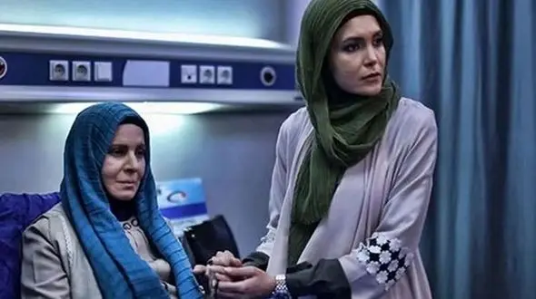 تصویری جالب از سامیه لک 35 ساله «آیناز » سریال آنام در خیابان های ایتالیا