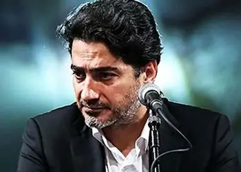 فیلم آوازخوانی همایون شجریان/ با کوچه های شهر پر ولگرده دله همرو بدرد آورد