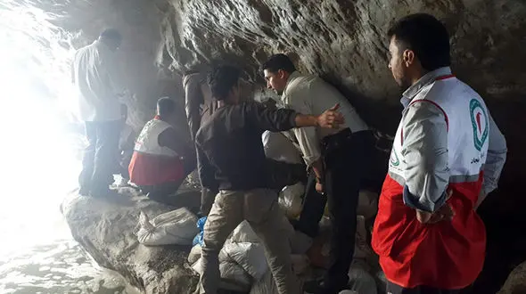 صحنه ای عجیب از کشف جسد  در رودخانه پلرود + عکس