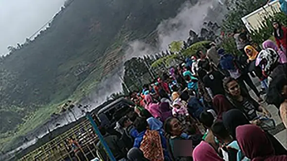 فوران آتش فشان جاوا جان می گیرد + عکس