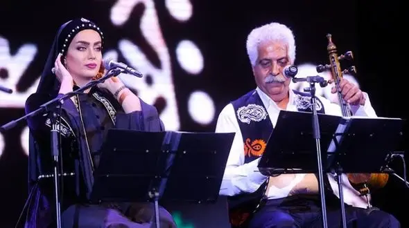 فیلم آواز باشکوه فرج علیپور  با آهنگ مریم !  / همه نشسته  رقص ریزی کردند !