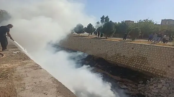 انفجار خمپاره جنگی در پی حریق زباله‌های کانال آب در گیلانغرب!
