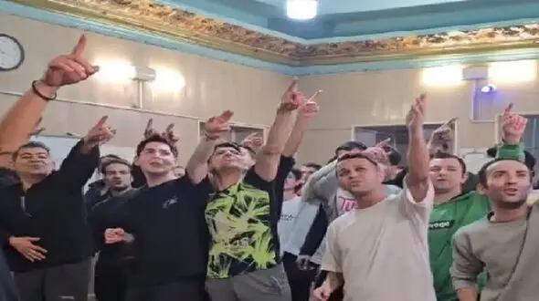 فیلم آواز شاد آهای دختر چوپون/  بهترین هماهنگی تاریخو این گروه از آقایون تو رقصشون داشتن ایول !