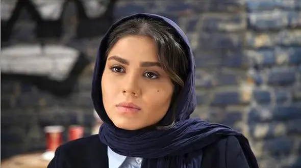 تفریح بازیگر جوان در دریا