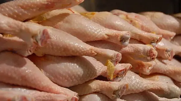 تکذیب توزیع مرغ های فاسد منجمد در کشور؛ توضیح درباره محموله‌ های تاریخ‌ گذشته + فیلم