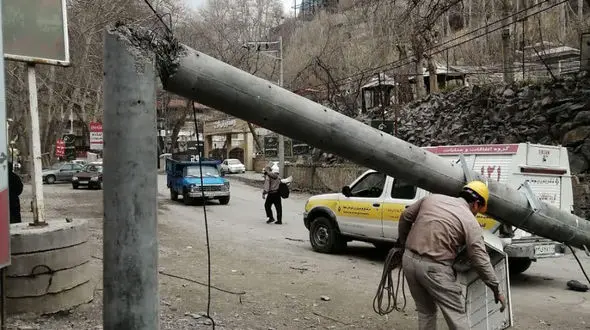 افتادن سنگ های بزرگ از کوه ابرده را به هم ریخت + فیلم و عکس