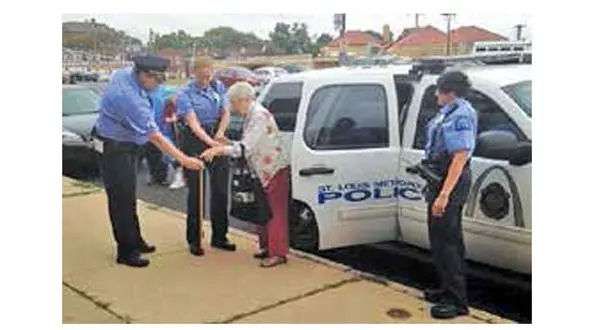 زن 102 ساله دستگیر و به زندان رفت / آرزویی که به سلول انفرادی ختم شد