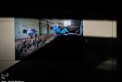  افتتاح نمایشگاه عکس "خانه‌ای که سیل برد، مهری که سیل آورد" در ایوان انتظار میدان ولیعصر(عج) 