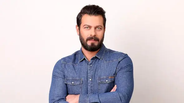 اولین عکس از 2 خواهر شیک پژمان بازغی ! / چشم های جادویی شان ژنی است ! + بیوگرافی