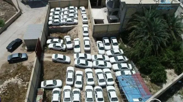 عکس هوایی احتکار 73 خودروی صفر کیلومتر در حیاط یک خانه 