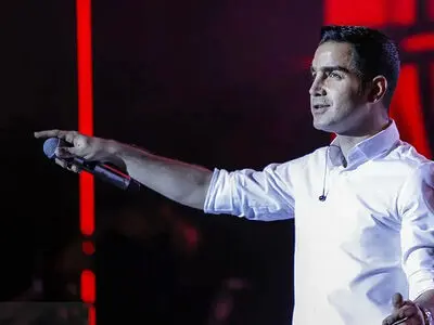 بازسازی متفاوت «کاشکی تورو سرنوشت ازم نگیره» با الهام از سبک محسن یگانه