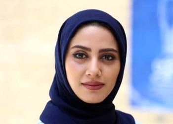 پست تلخ و گریه دار مونا فرجاد در سالگرد فوت مادر جوانش/ خانم بازیگر در آغوش مادر+عکس
