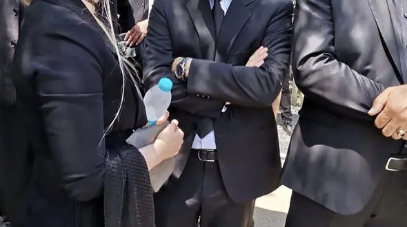 مهدی یراحی‌و حسین رونقی در مراسم تشییع حسین زمان! + عکس پرحاشیه