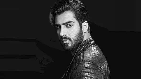 ژست عکاسی ناگهانی رهام هادیان در وسط اجرا بعد از درخواست هوادارش!/ مگه خاکی تر از ایشونم هست؟!