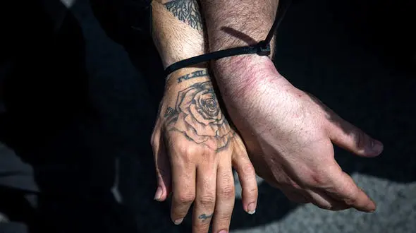 با شربت مسموم زائران امامزاده صالح را بی هوش کرده و اموال آنها را سرقت می کردیم