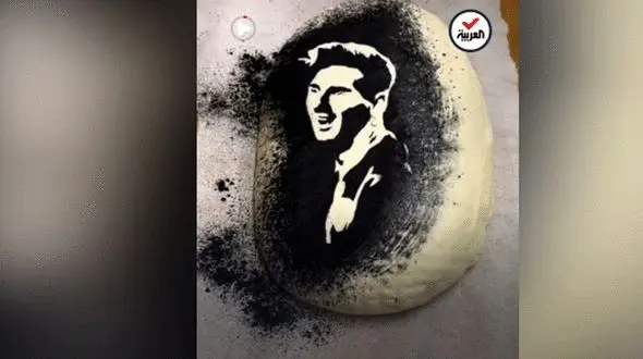 رژه فوتبالیست ها روی نان + فیلم