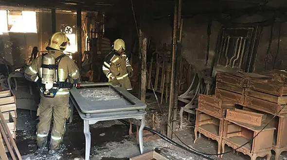 آتش سوزی مهیب در کارگاه مبل سلطان آباد