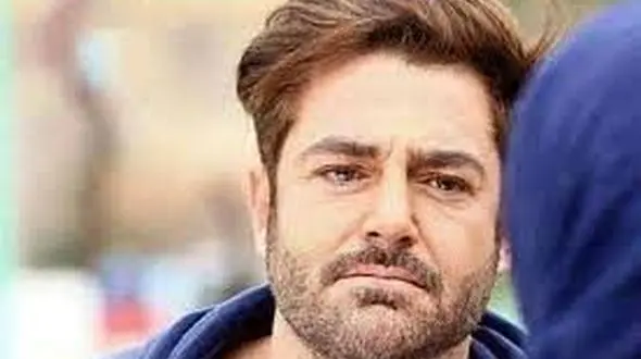 محمدرضا گلزار در ماشین میلیاردی و گرانقیمت / عکس