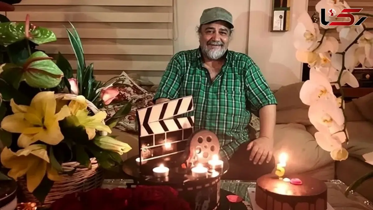 عکس ها / نگاهی به چیدمان خانه محمدرضا شریفی نیا با سلیقه دو دخترش مهراوه و ملیکا  /تابلو نقره ظروف مسی، ساعت رومیزی فانتزیو آشپزخانه ای دخترانه