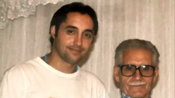 فیلم / پدر امیرحسین رستمی  4 سال پیش از فوتش آلزایمر داشت/ بعضی وقتها تپش قلب میگرفتم و زود میرفتم خونه بابام 