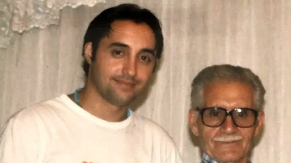 پدر امیرحسین رستمی 4 سال پیش از فوتش آلزایمر داشت/ بعضی وقتها تپش قلب میگرفتم و زود میرفتم خونه بابام با دیدن من میپرسید...