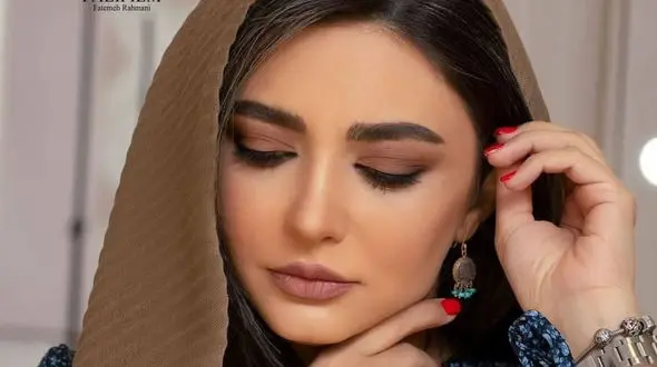 عکس زننده  لیندا کیانی در سفر به خارج ! /  خانم بازیگر در مسیر سحر قریشی !