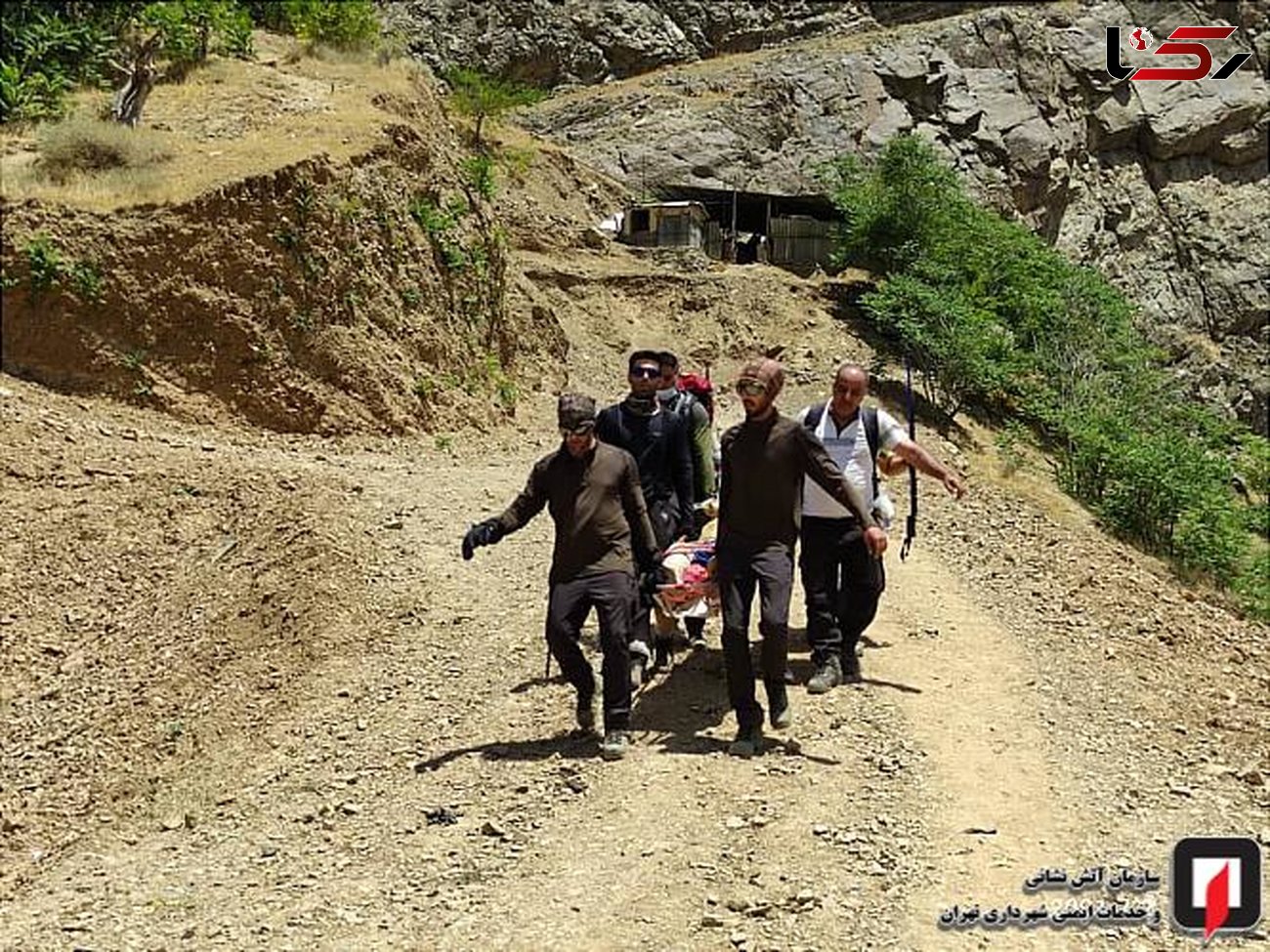 نجات معجزه آسای زن کاشانی از سقوط از کوه + عکس