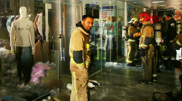 عکس بهنام میرزاخانی لحظاتی قبل از فروریختن پلاسکو در لباس عملیات