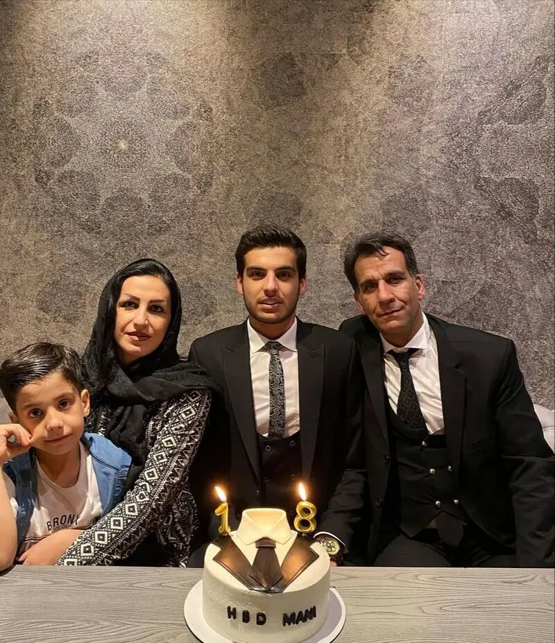 مانی رحمانی و پدر و مادرش