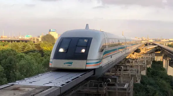 فیلم از اولین قطار شناور جهان 