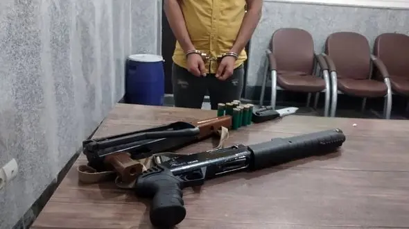 این پسر جوان در آبادان دستگیر شد / او همیشه وینچستر و سرنیزه داشت