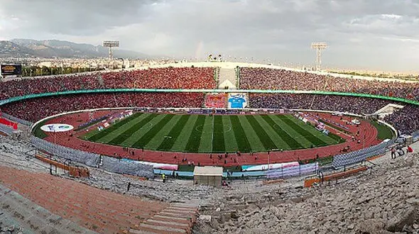 تصمیم مهم و عجیب در میانه فصل/ از میان استقلال و پرسپولیس فقط یک تیم در آزادی بازی می‌کند